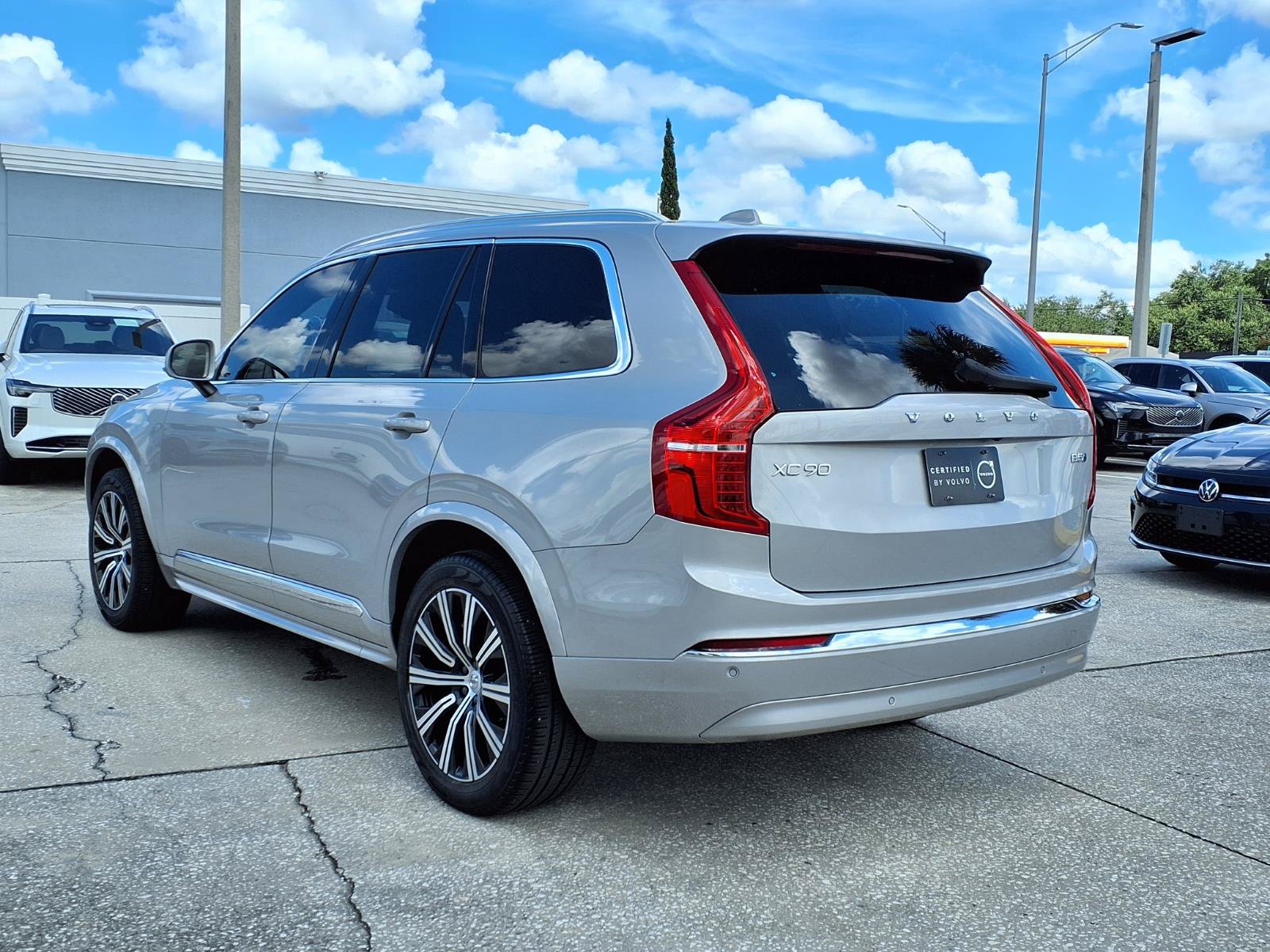 Certified 2025 Volvo XC90 B5 Core AWD/4WD image 5