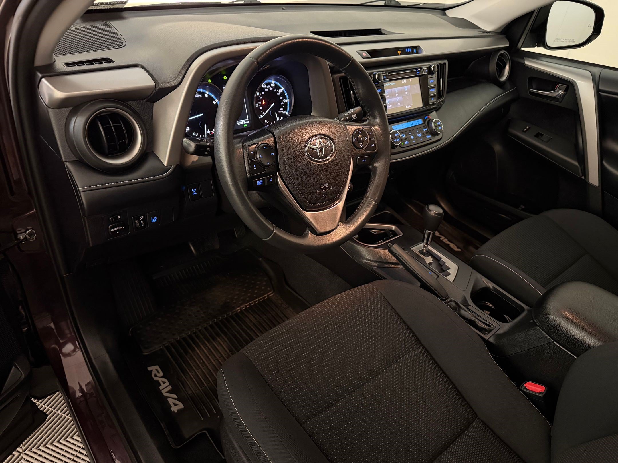 Used 2018 Toyota RAV4 XLE w/ Plus Extra Value Package AWD/4WD image 4