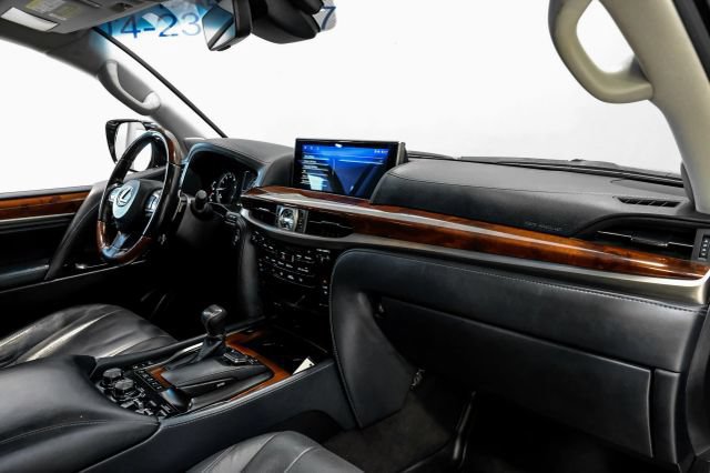 Used 2021 Lexus LX 570 4WD w/ Luxury Package image 13