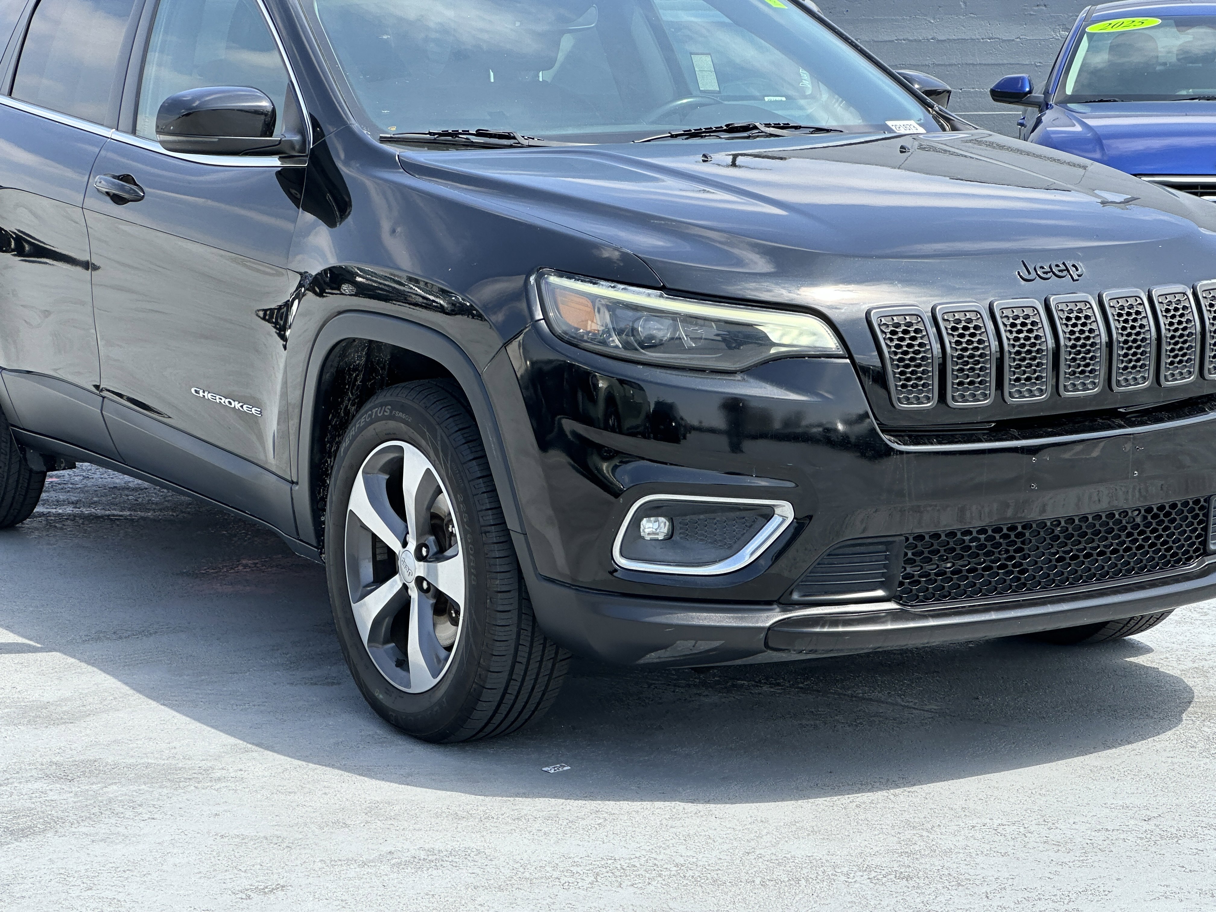 Used 2019 Jeep Cherokee Limited AWD/4WD image 11