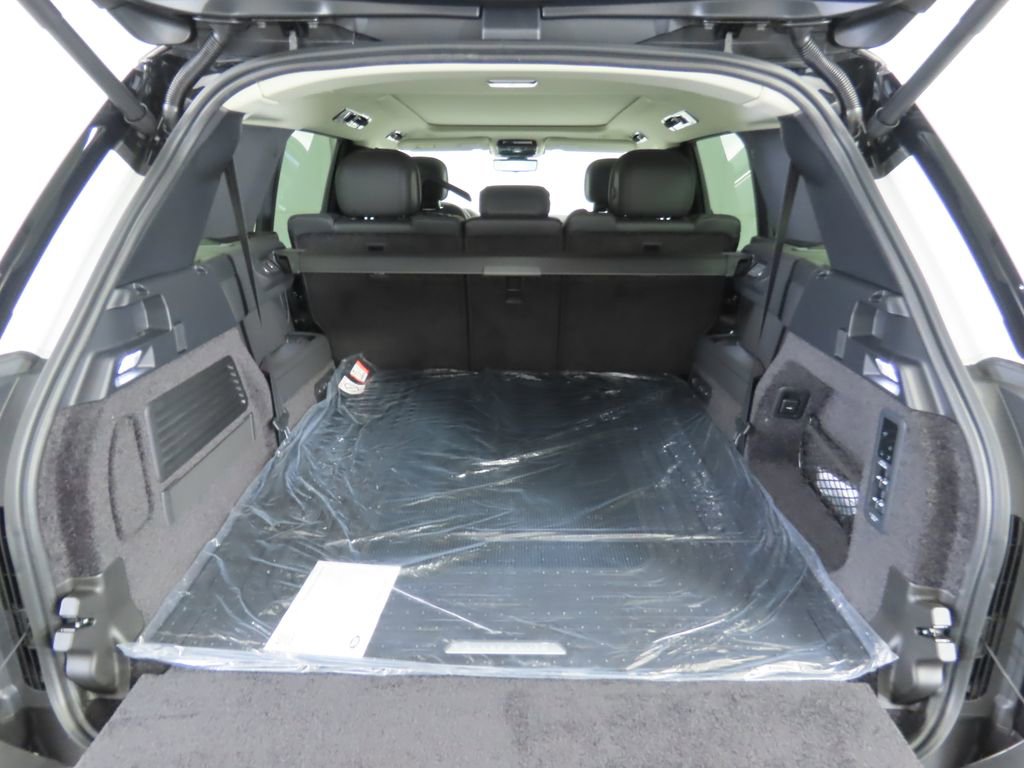 New 2025 Land Rover Range Rover Long Wheelbase SE image 28