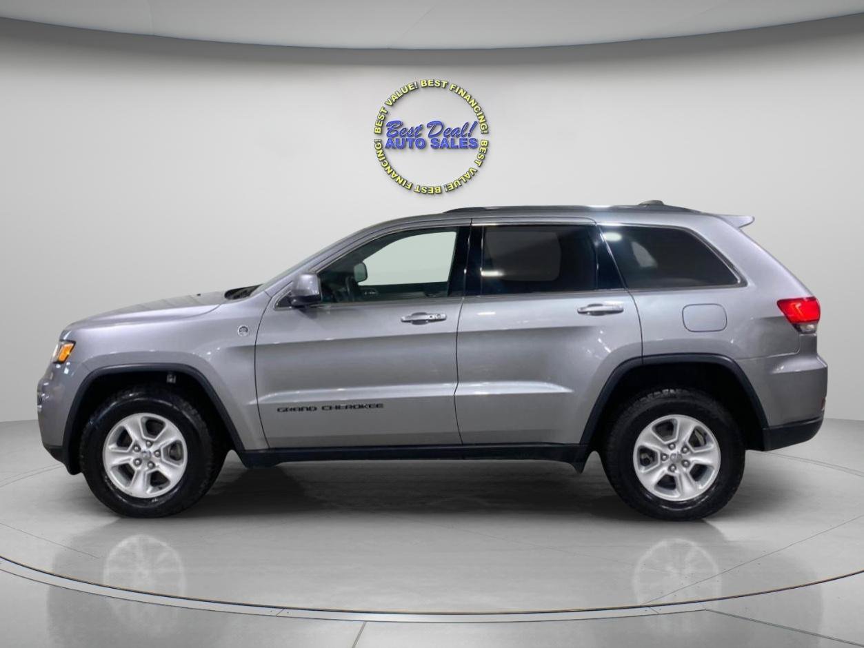 Used 2017 Jeep Grand Cherokee Laredo w/ Quick Order Package 23E AWD/4WD image 2