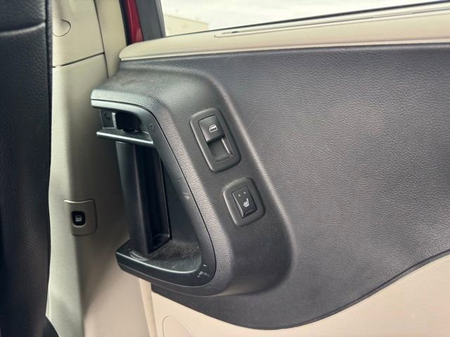 Used 2015 Chrysler Town & Country Touring-L w/ Driver Convenience Group FWD image 23
