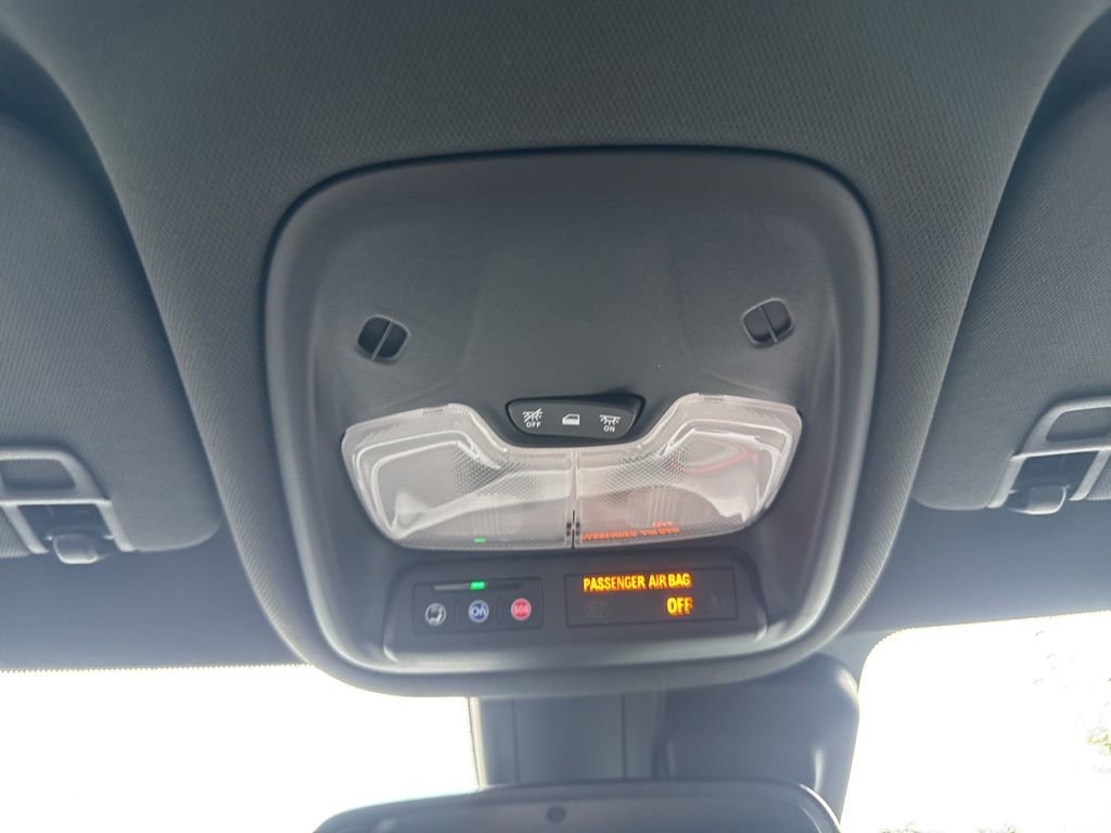 Used 2025 Chevrolet TrailBlazer RS w/ Convenience Package FWD image 25