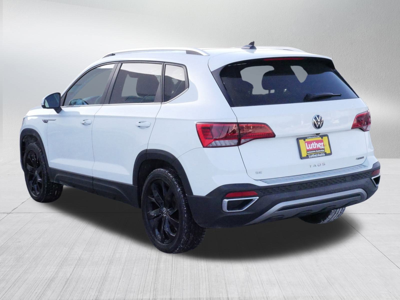 Certified 2023 Volkswagen Taos SE w/ Panoramic Sunroof Package image 5