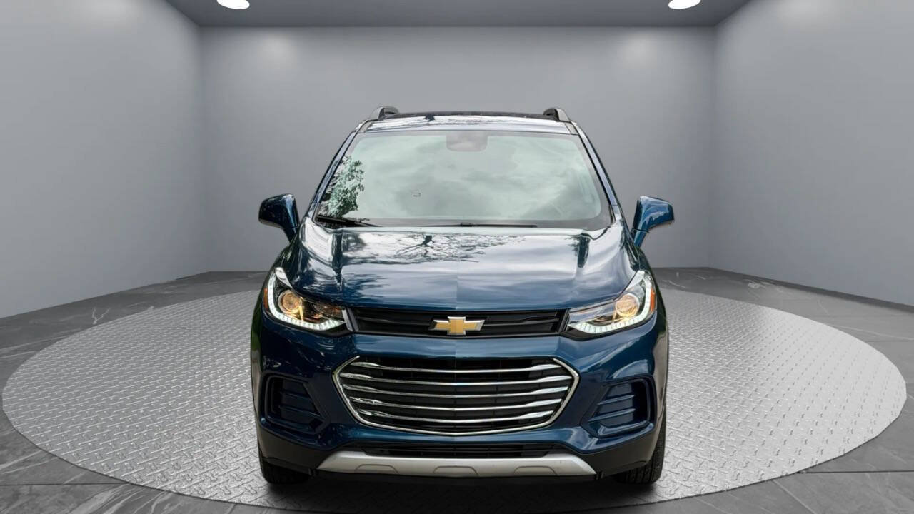 Used 2020 Chevrolet Trax LT w/ LT Convenience Package AWD/4WD image 2