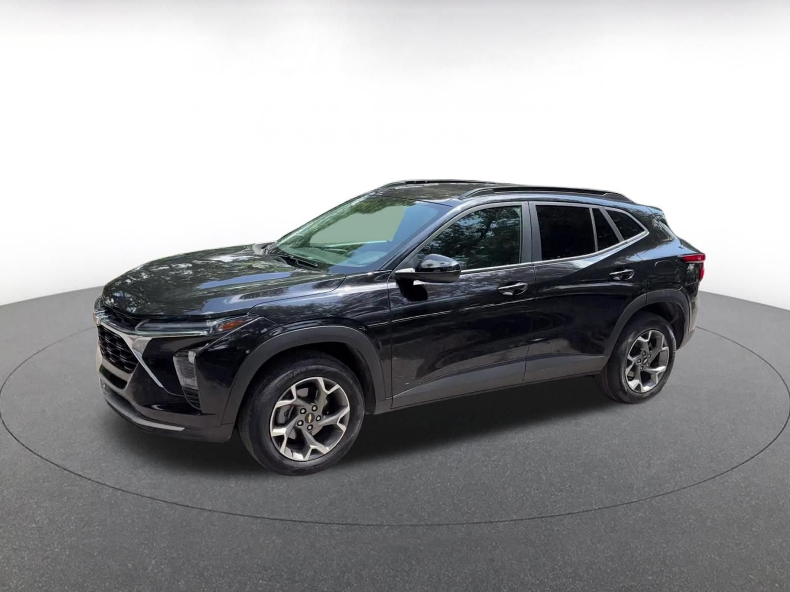 Used 2025 Chevrolet Trax LT FWD image 8