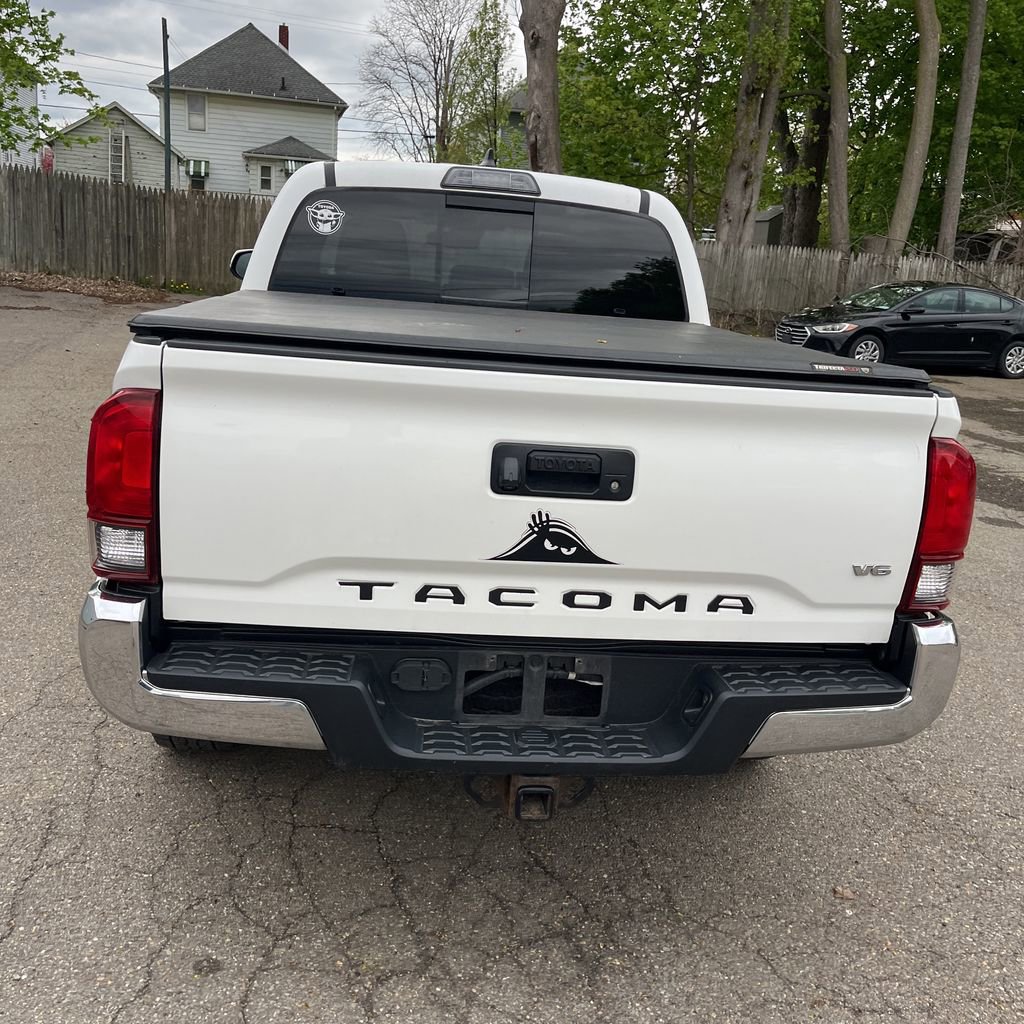 Used 2018 Toyota Tacoma TRD Off-Road AWD/4WD image 4