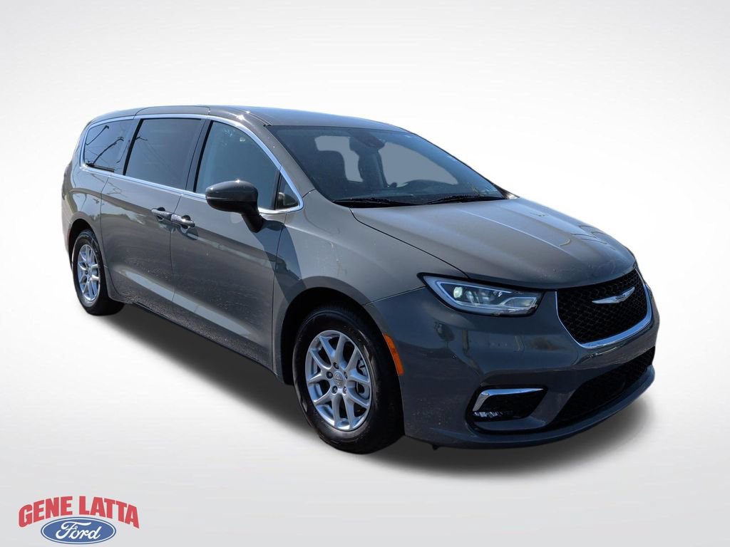 Used 2023 Chrysler Pacifica Touring-L
