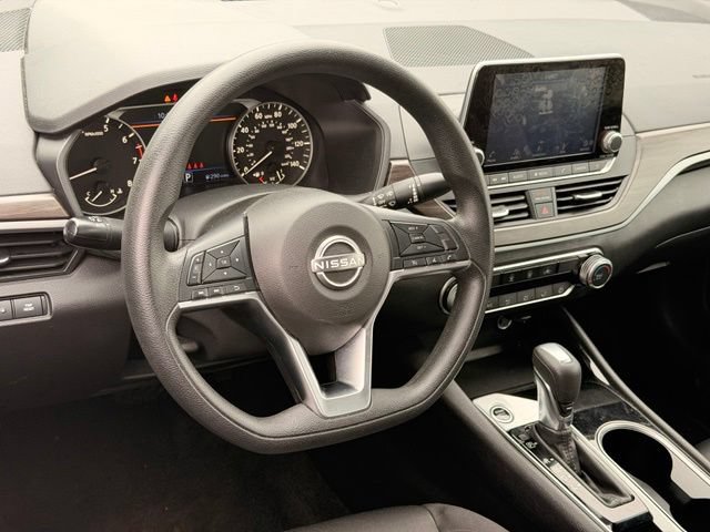 Used 2024 Nissan Altima 2.5 SV FWD image 17