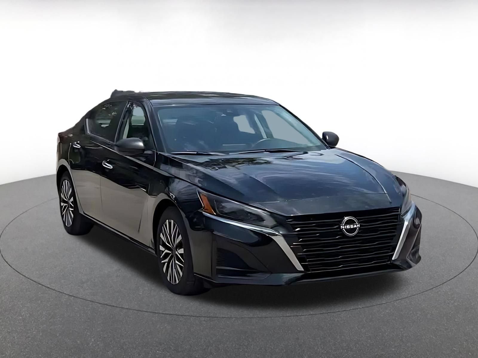 Used 2025 Nissan Altima 2.5 SV FWD image 3