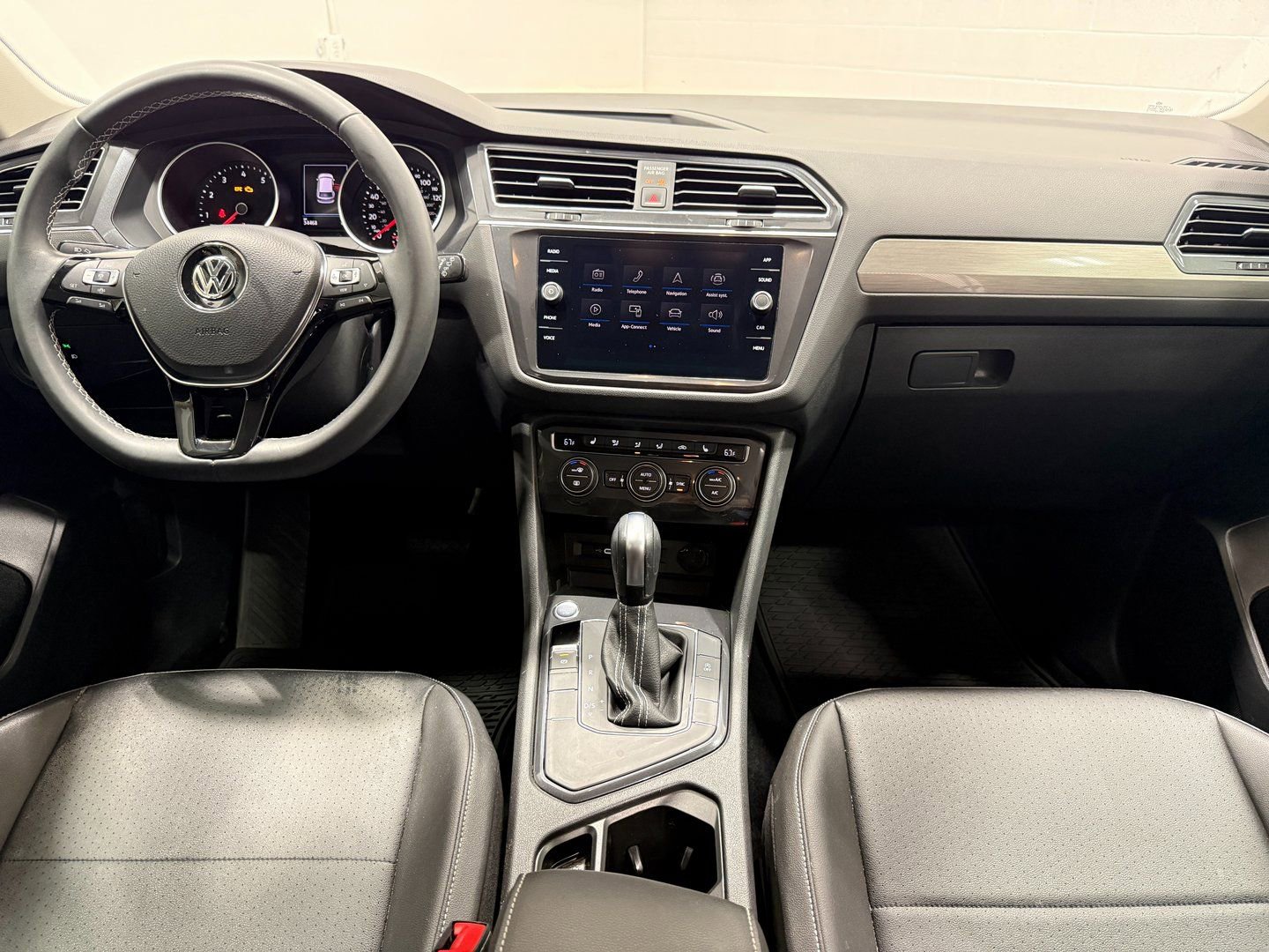 Used 2021 Volkswagen Tiguan SE image 39