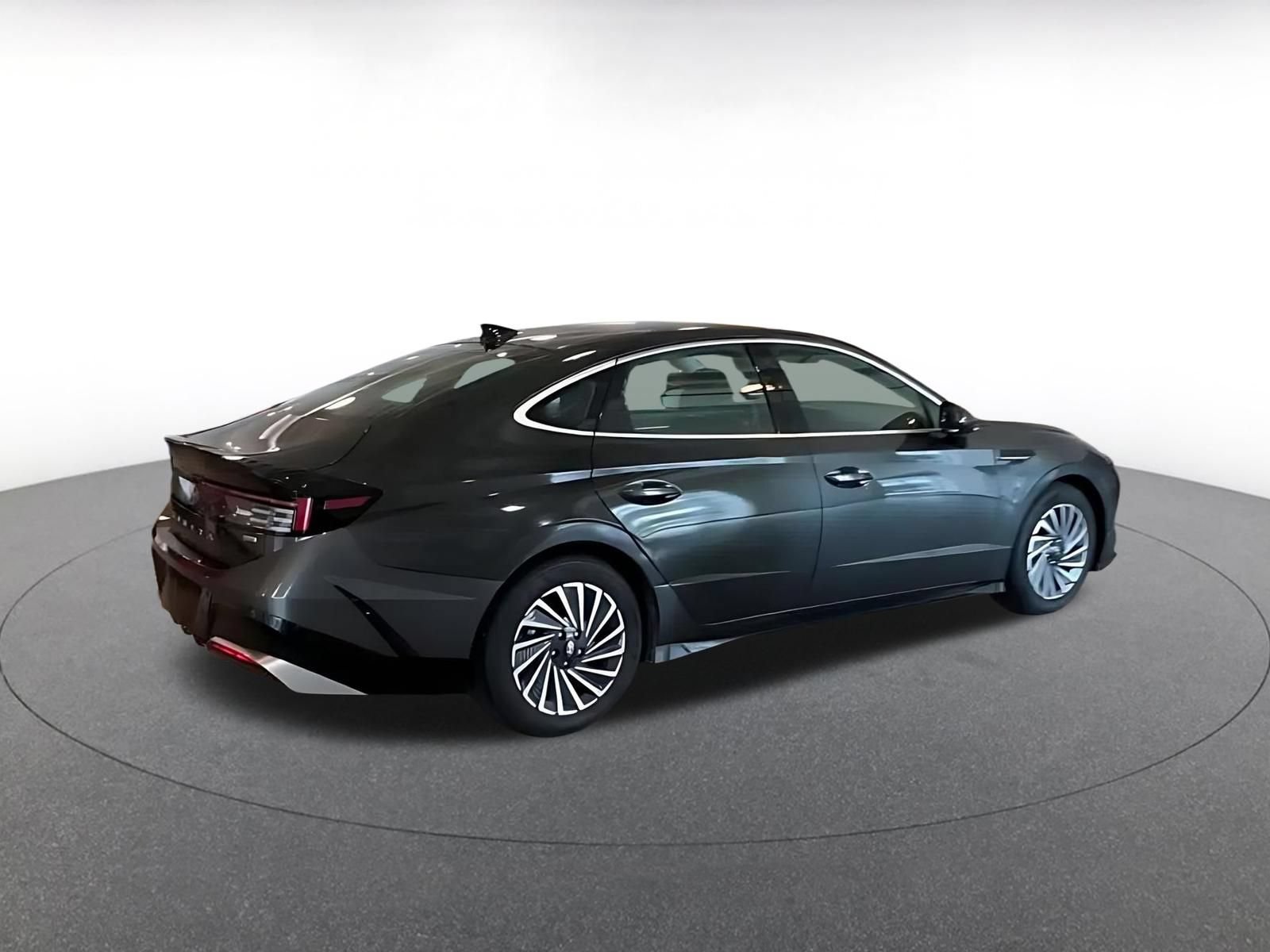 Used 2025 Hyundai Sonata SEL FWD image 9