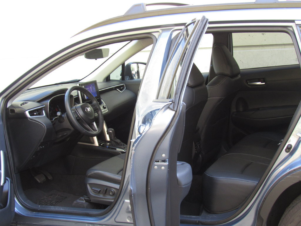 Used 2025 Toyota Corolla Cross XLE w/ Convenience Package AWD/4WD image 13
