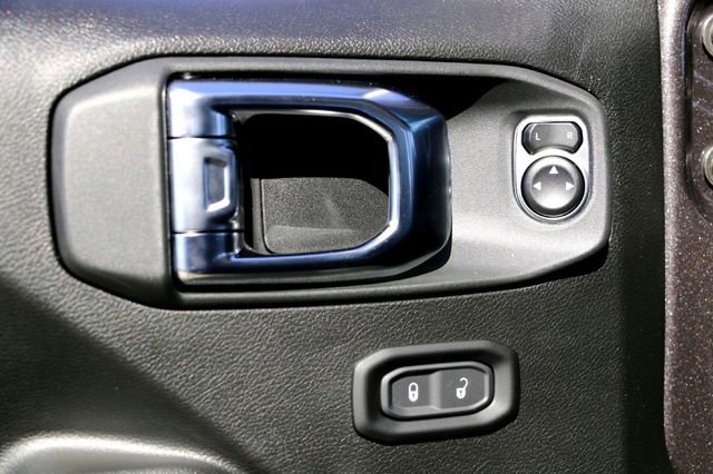 Used 2025 Jeep Wrangler Sport S image 20