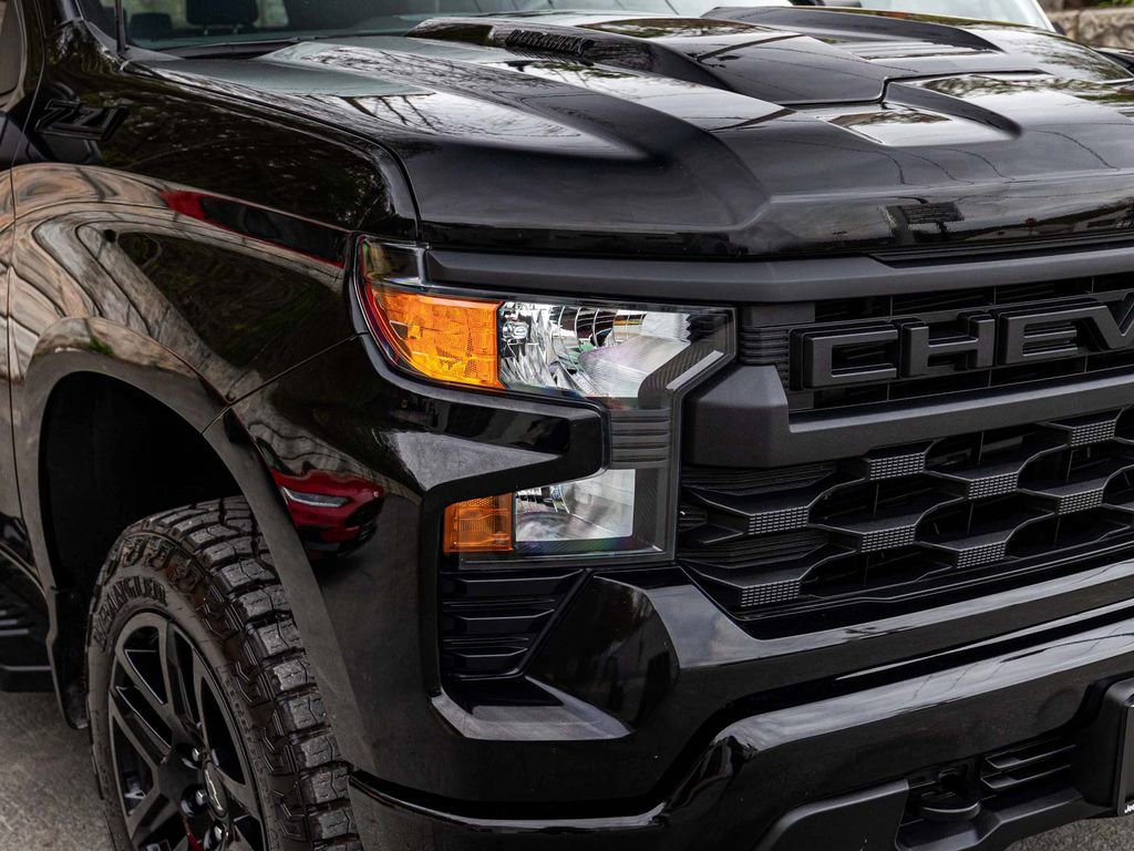 Used 2025 Chevrolet Silverado 1500 Custom Trail Boss w/ Midnight Edition AWD/4WD image 33