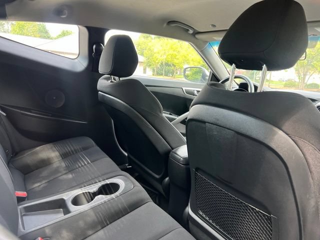 Used 2017 Hyundai Veloster FWD image 15
