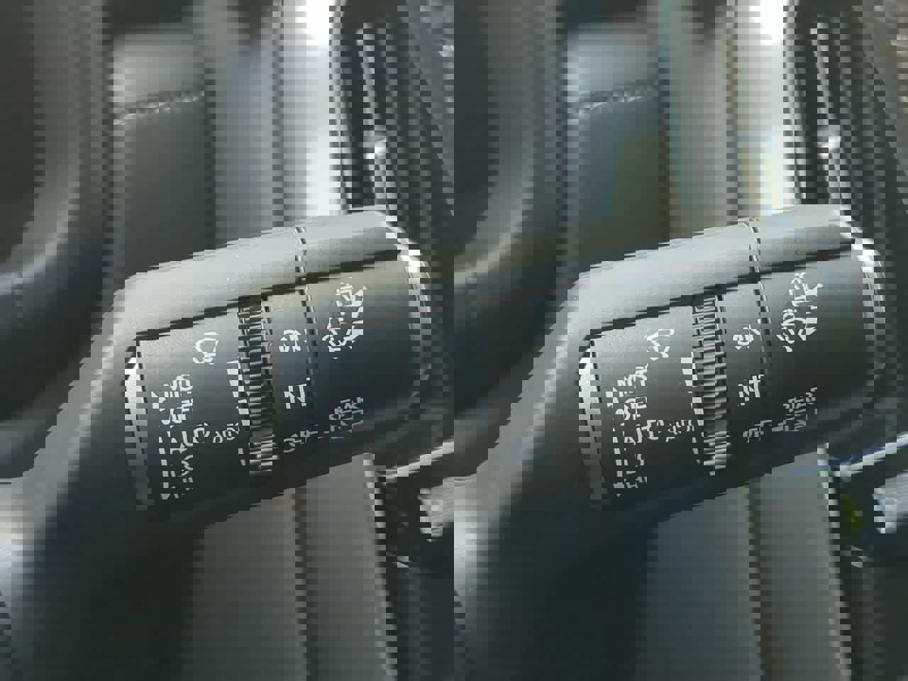 Used 2025 Lexus LX 600 4WD w/ Premium Package image 28