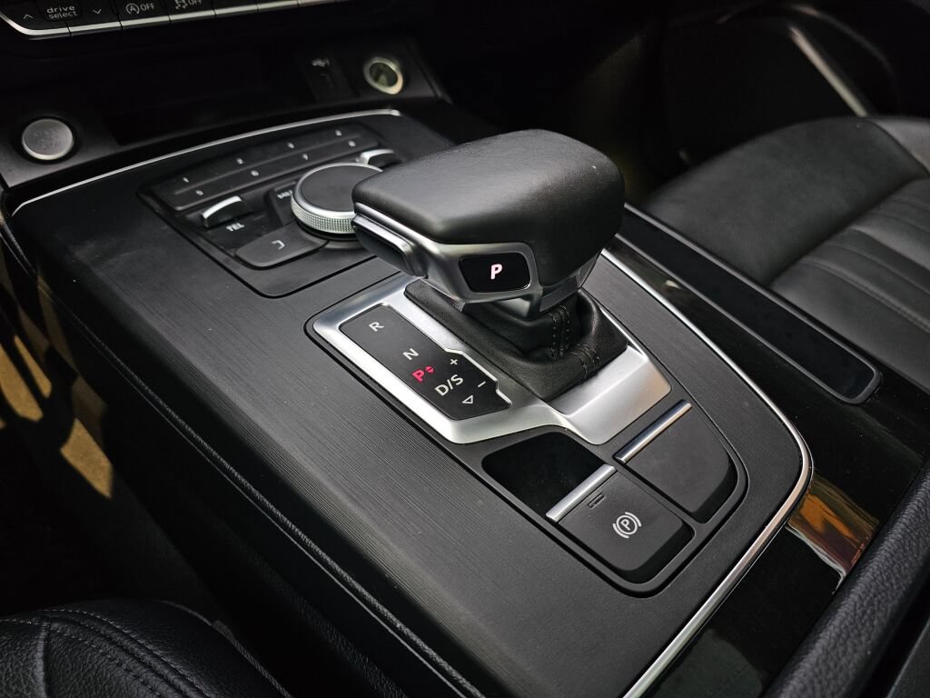 Used 2020 Audi Q5 2.0T Premium w/ Convenience Package AWD/4WD image 32