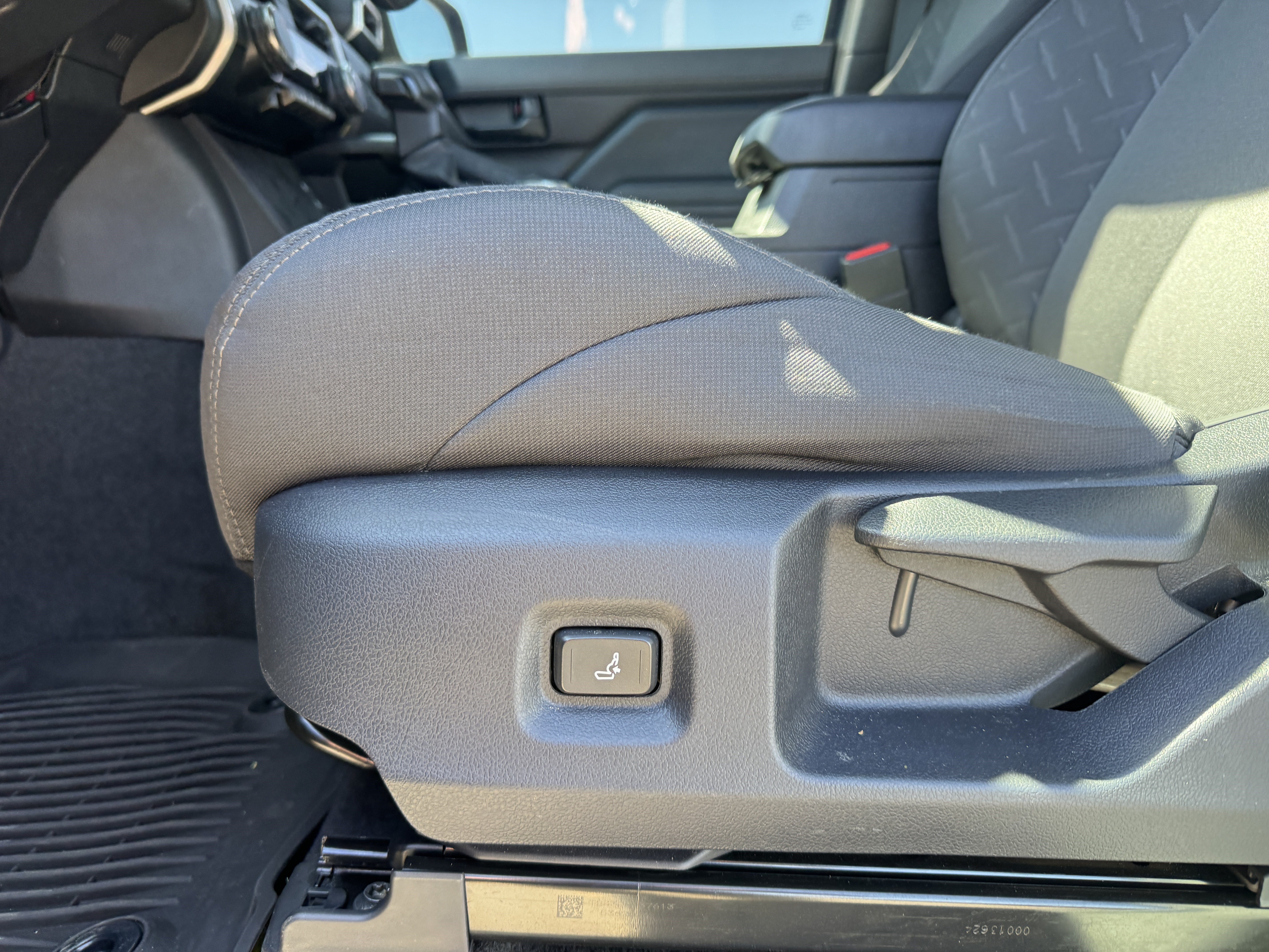 Certified 2024 Toyota Tacoma SR AWD/4WD image 20