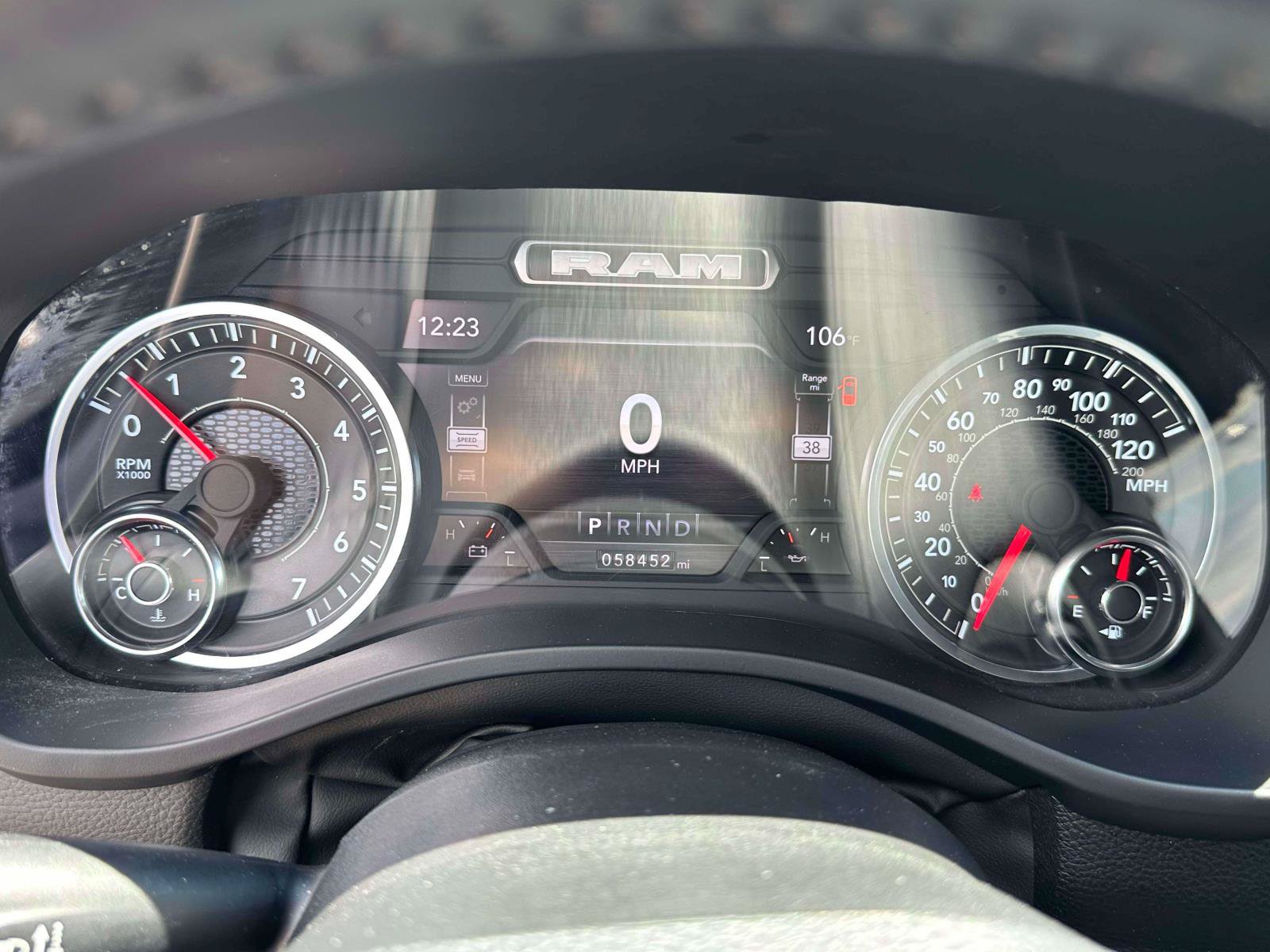 Used 2024 RAM 1500 Laramie AWD/4WD image 23