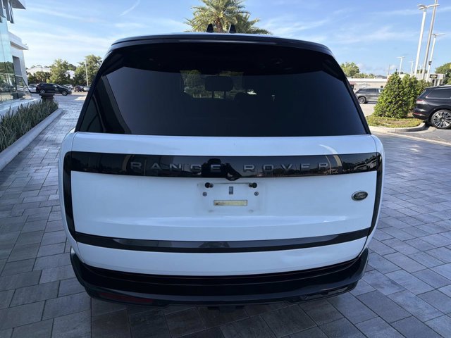 Used 2023 Land Rover Range Rover SE AWD/4WD image 3