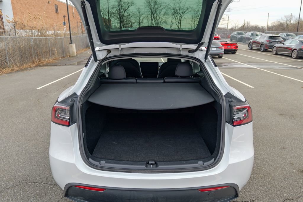Used 2024 Tesla Model Y Long Range image 51