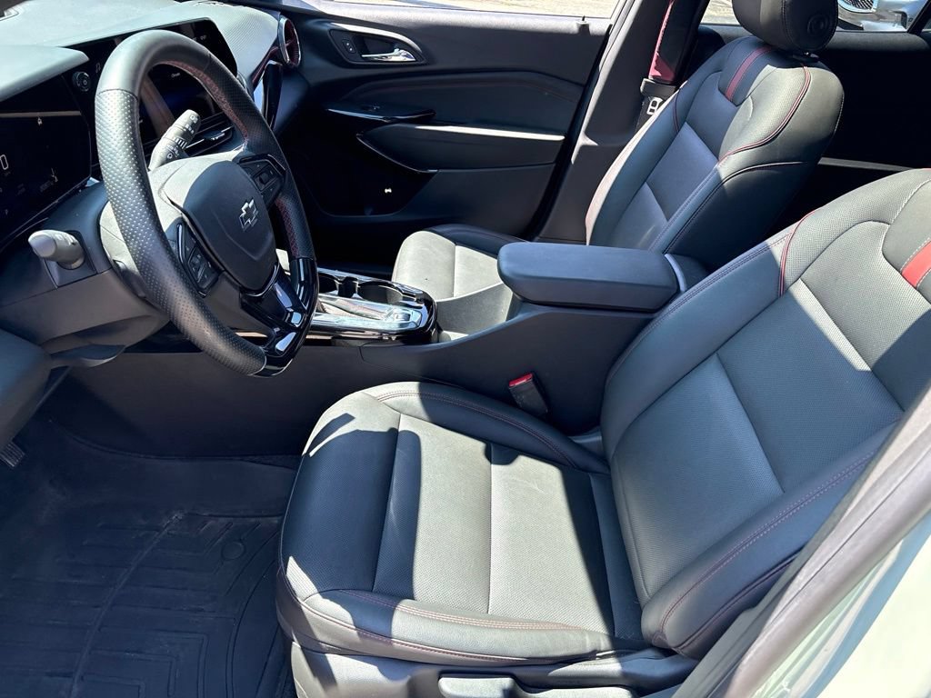 Certified 2024 Chevrolet Trax RS w/ Sunroof Package FWD image 9