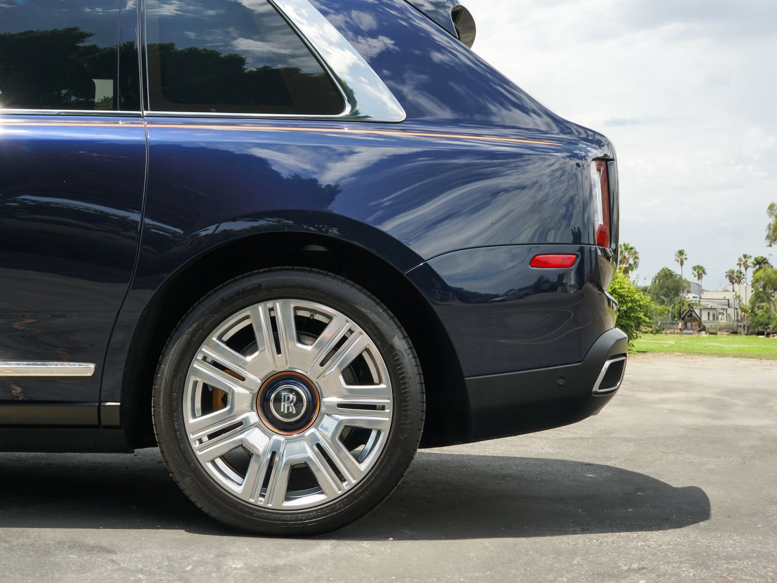 Certified 2022 Rolls-Royce Cullinan w/ Cullinan Package AWD/4WD image 4