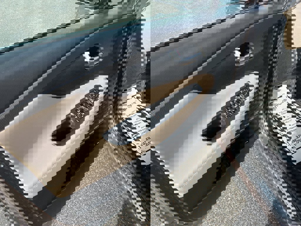 Used 2019 Hyundai Santa Fe Limited image 16