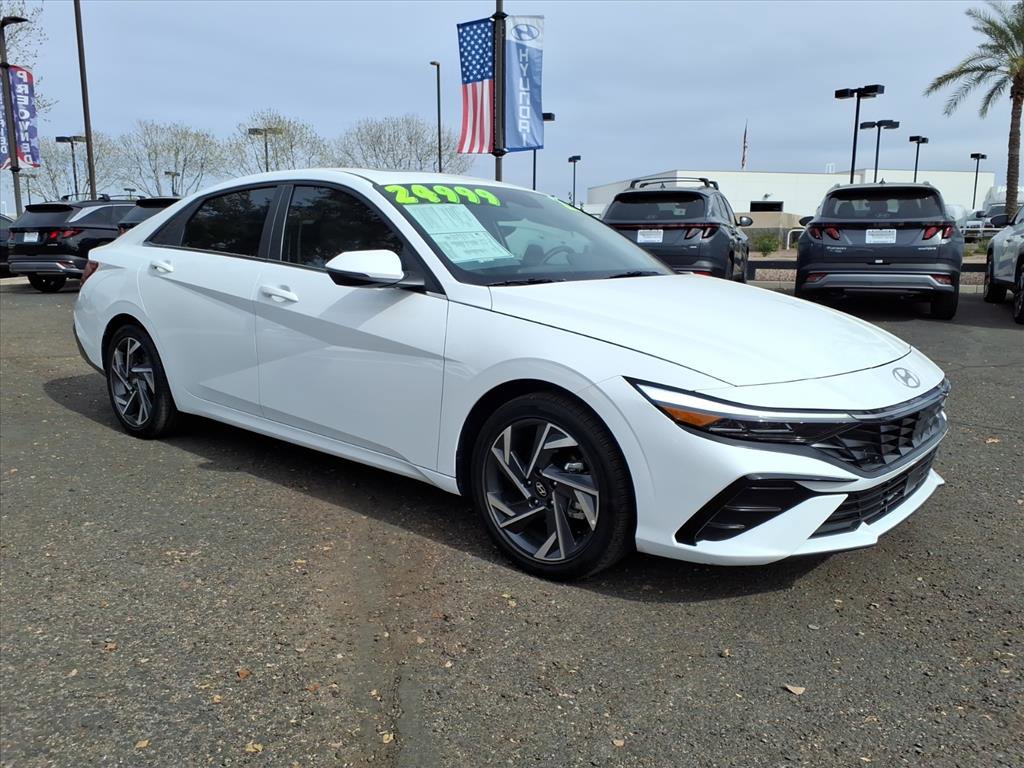 Certified 2025 Hyundai Elantra Limited image 3