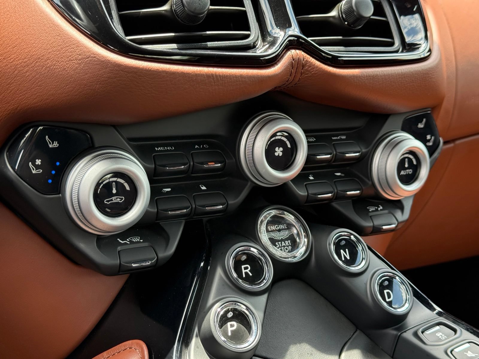 Used 2020 Aston Martin V8 Vantage Coupe RWD image 43