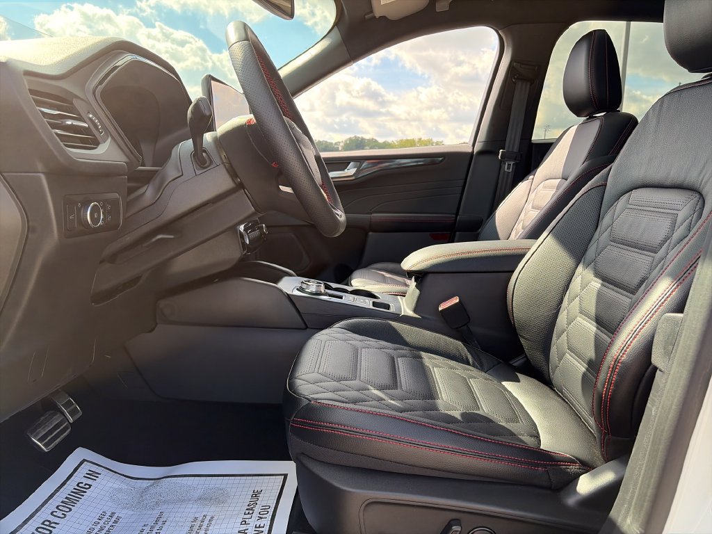 Used 2023 Ford Escape ST-Line Elite w/ Premium Technology Package AWD/4WD image 17