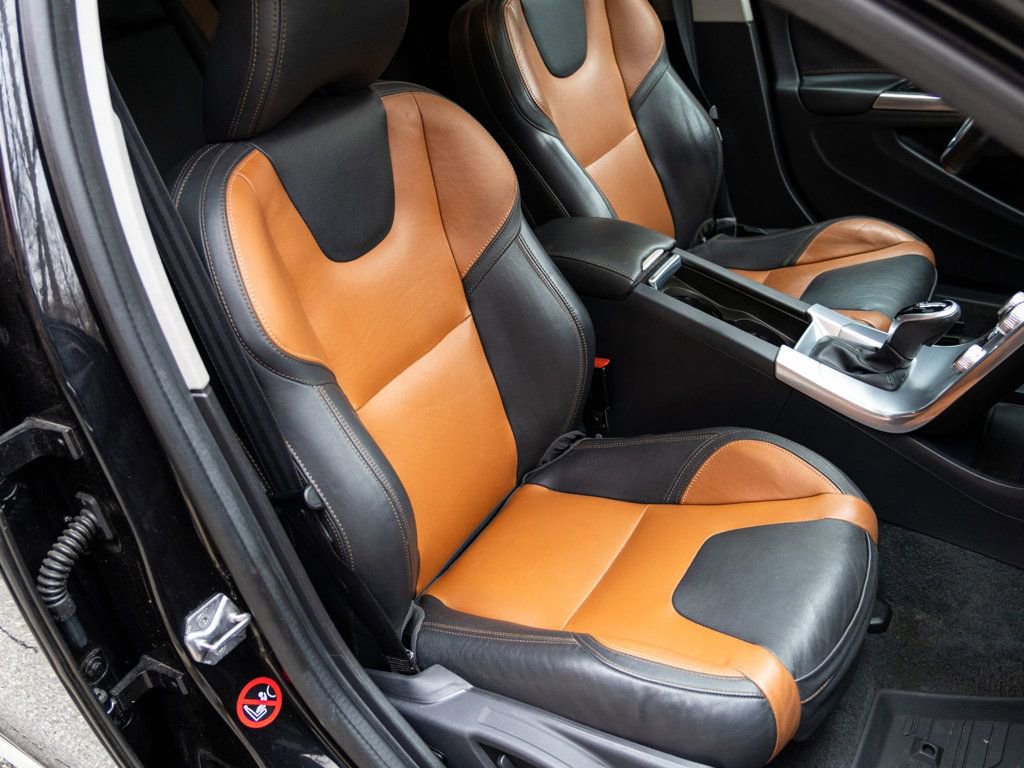 Used 2017 Volvo V60 T5 Cross Country w/ Convenience Package image 14