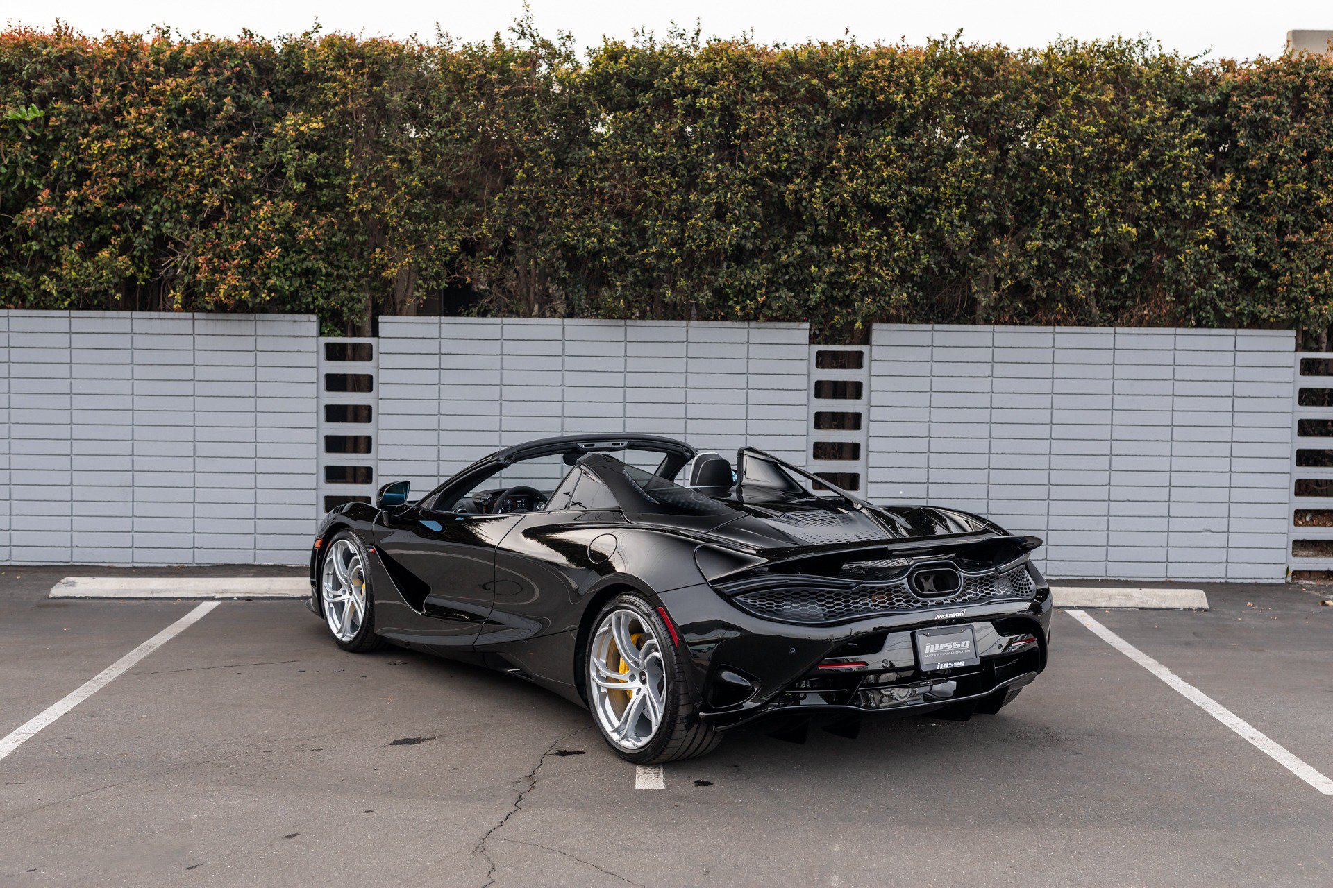 Used 2024 McLaren 750S Spider RWD image 23