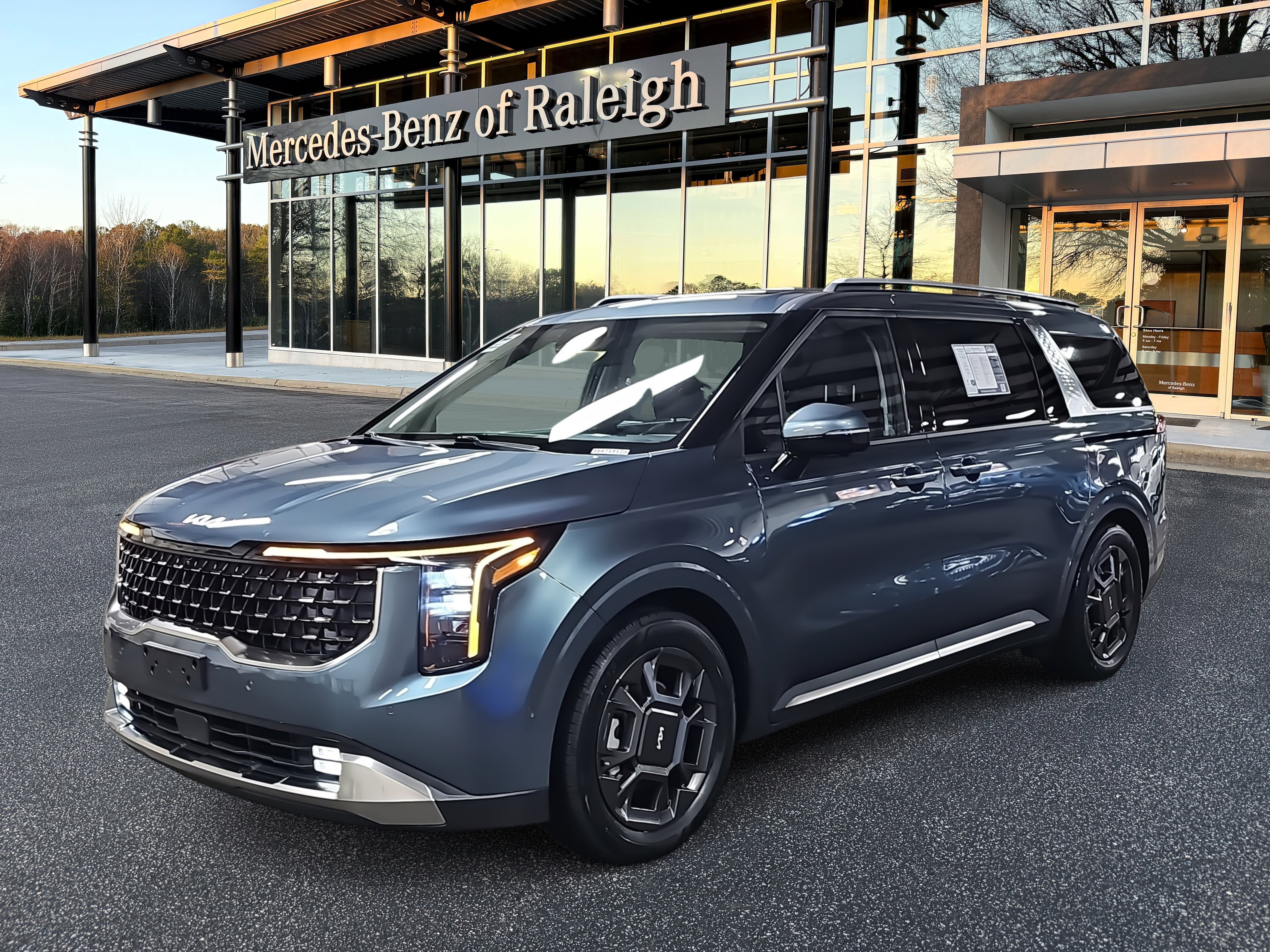 Used 2025 Kia Carnival SX