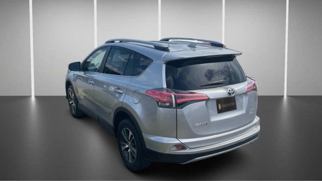 Used 2018 Toyota RAV4 XLE AWD/4WD image 11