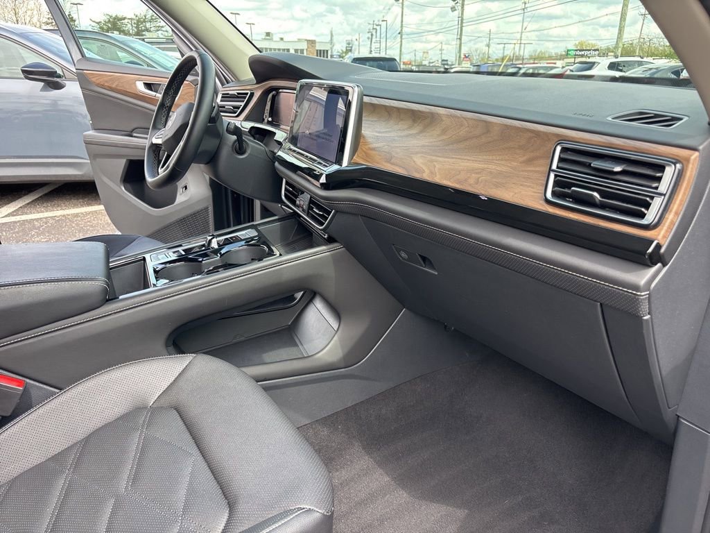 Used 2025 Volkswagen Atlas SE AWD/4WD image 34