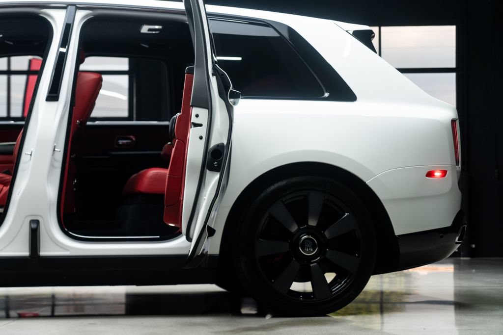 Used 2022 Rolls-Royce Cullinan AWD/4WD image 25