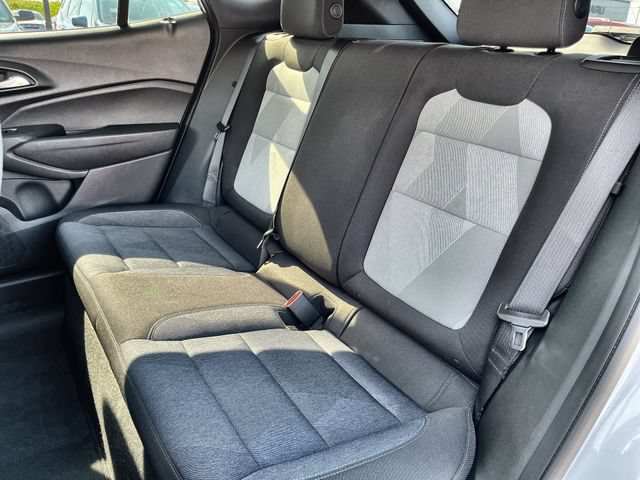 Used 2024 Chevrolet Trax RS w/ Sunroof Package FWD image 25