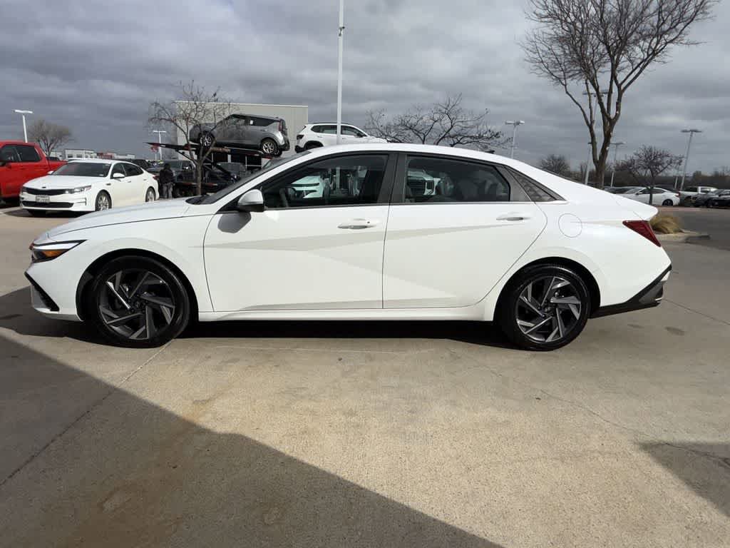 Used 2025 Hyundai Elantra SEL FWD image 3