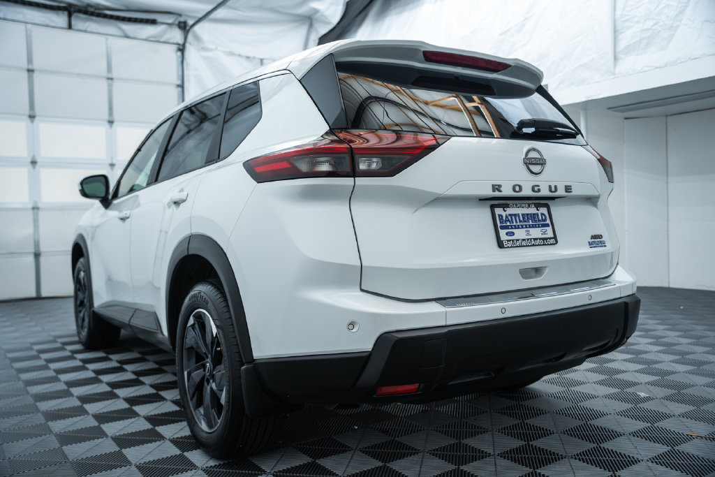 Used 2025 Nissan Rogue SV AWD/4WD image 7