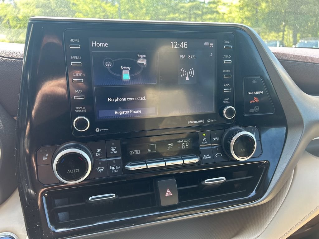 Used 2020 Toyota Highlander XLE AWD/4WD image 18