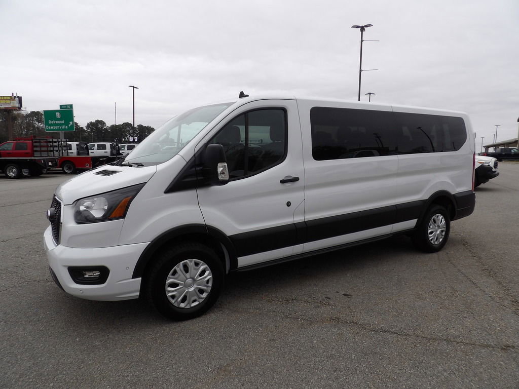 Used 2023 Ford Transit 350 XLT RWD image 3