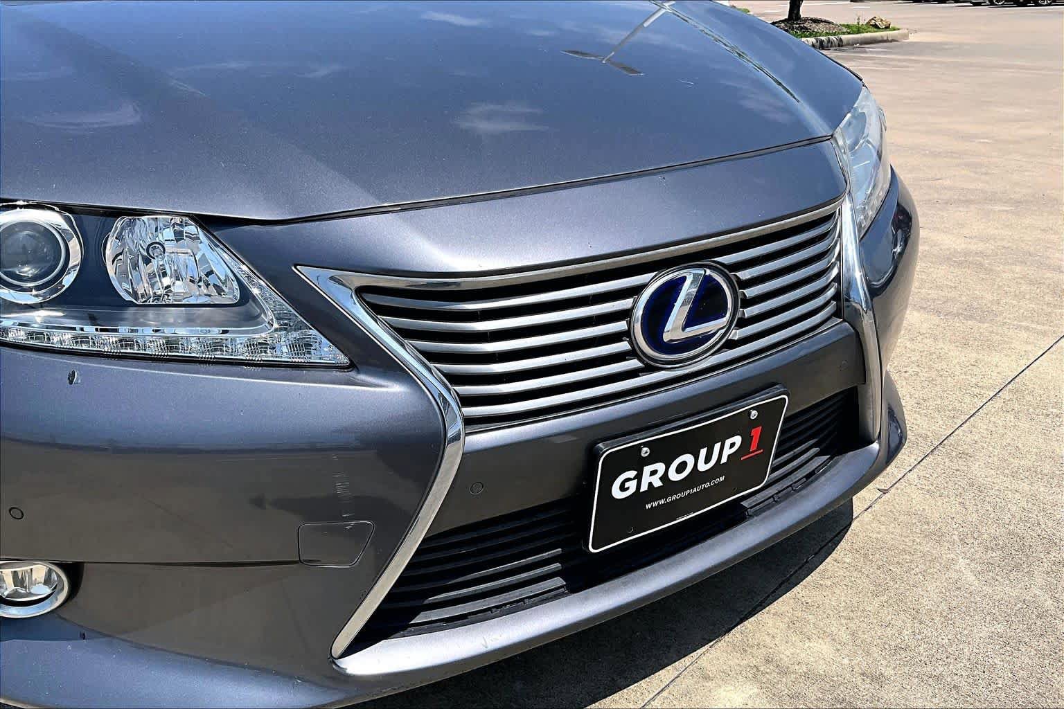 Used 2015 Lexus ES 300h w/ Navigation System Package FWD image 27