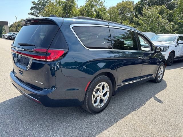 Used 2023 Chrysler Pacifica Limited FWD image 4
