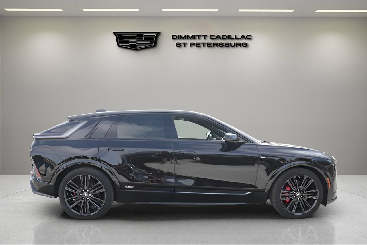 New 2026 Cadillac Lyriq V w/ Exterior Carbon Fiber Package AWD/4WD image 6