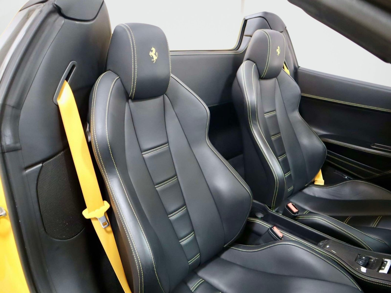 Used 2013 Ferrari 458 Spider RWD image 17