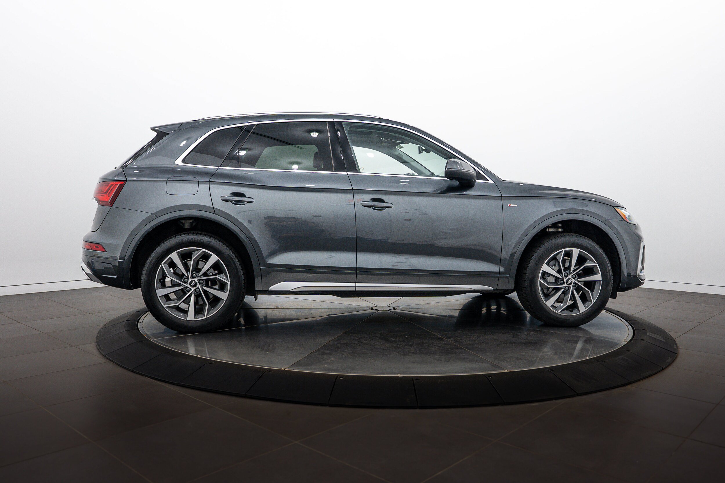 Certified 2024 Audi Q5 2.0T Premium Plus AWD/4WD image 3