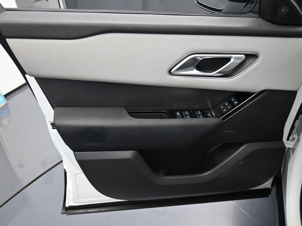 Used 2025 Land Rover Range Rover Velar Dynamic SE image 13